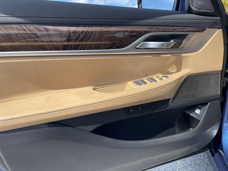 Used 2022 BMW 750i xDrive AWD/4WD image 30