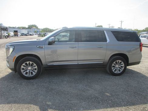 New 2026 GMC Yukon XL Denali w/ Sun & Power Step Package AWD/4WD image 7