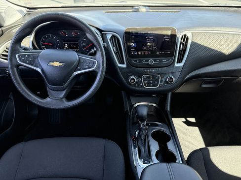 Used 2022 Chevrolet Malibu LT FWD image 17