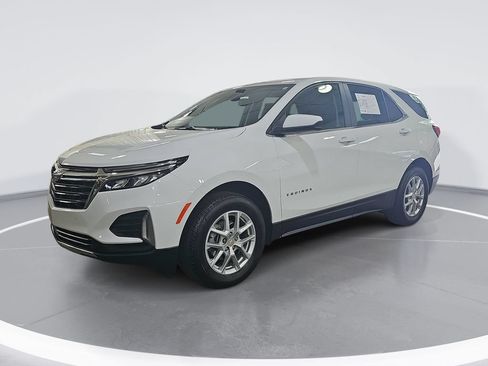 Certified 2024 Chevrolet Equinox LT w/ LPO, Floor Liner Package AWD/4WD image 9