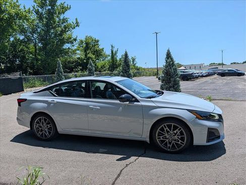 Used 2023 Nissan Altima 2.0 SR FWD image 6