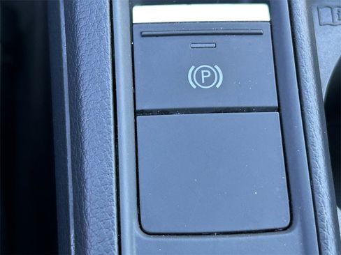 Used 2025 Audi Q3 2.0T Premium image 26