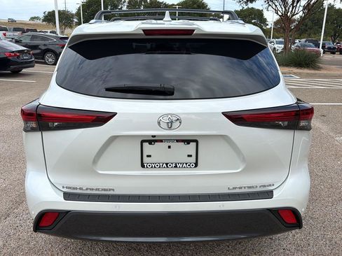 Certified 2024 Toyota Highlander Limited AWD/4WD image 4