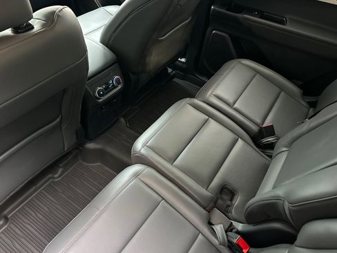 Used 2025 Ford Explorer Active w/ Active Comfort Package image 12