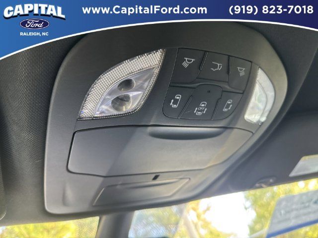 Used 2025 Chrysler Pacifica Select FWD image 31