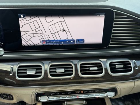 Used 2024 Mercedes-Benz GLS 450 4MATIC image 21