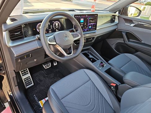 New 2026 Volkswagen Tiguan SE R-Line image 12