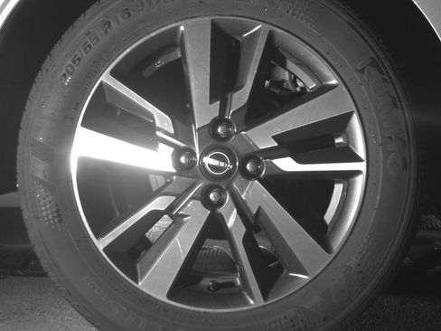 Used 2025 Nissan Versa SV FWD image 15