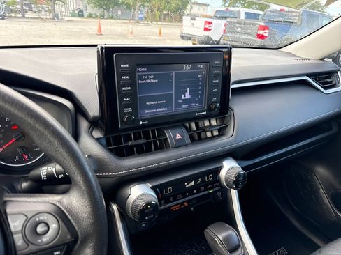 Used 2022 Toyota RAV4 XLE w/ Convenience Package FWD image 20