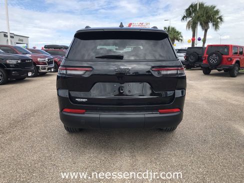 New 2025 Jeep Grand Cherokee L Altitude image 6