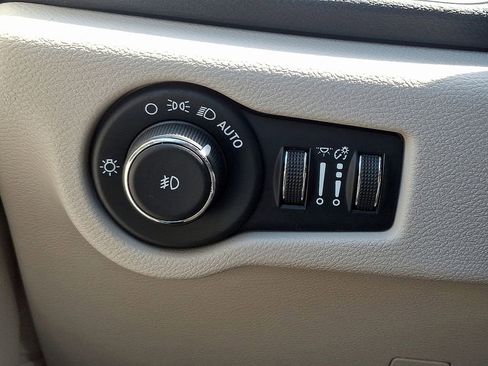 Used 2022 Chrysler Pacifica Touring-L image 27