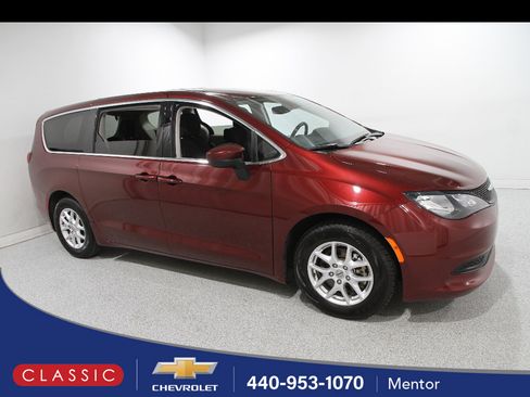 Used 2023 Chrysler Voyager LX FWD image 1