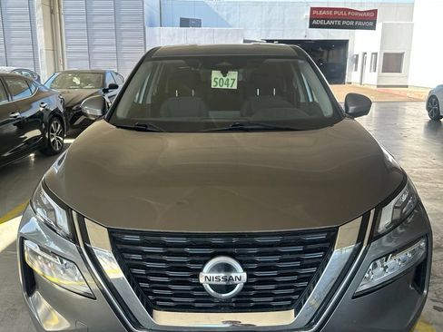 Used 2021 Nissan Rogue SV AWD/4WD image 2