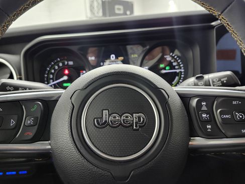 Used 2024 Jeep Wrangler Sahara w/ Technology Group image 30