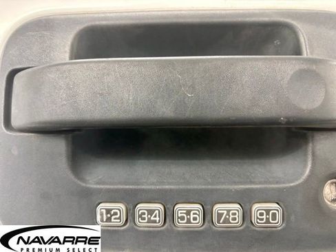 Used 2013 Ford F150 XLT w/ Mid Equipment Group image 32