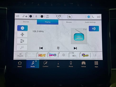 Used 2023 Jeep Grand Cherokee Limited image 21