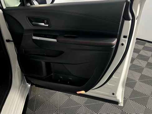 Used 2025 Toyota Sienna XSE image 32