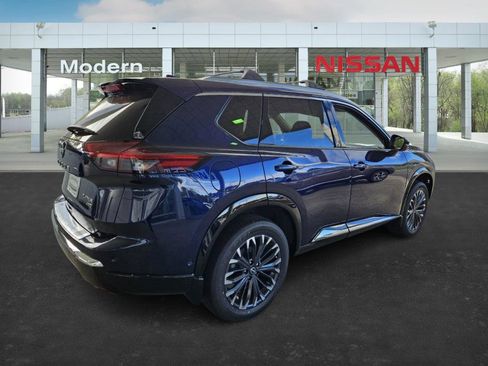 New 2026 Nissan Rogue Platinum image 4