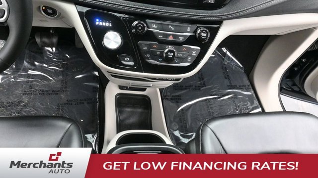 Used 2023 Chrysler Pacifica Touring-L FWD image 22
