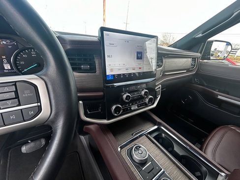 Used 2024 Ford Expedition Max Limited image 16