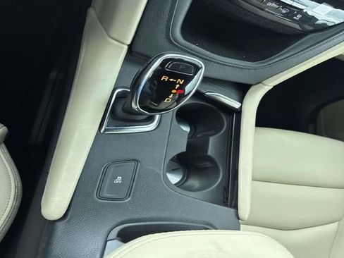 Used 2017 Cadillac XT5 FWD image 22