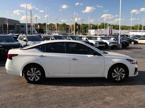 Certified 2025 Nissan Altima 2.5 S FWD image 10