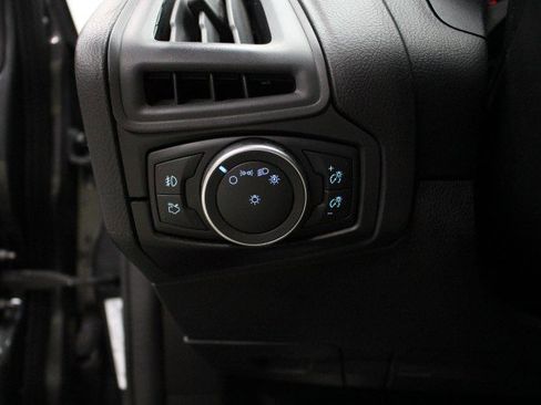 Used 2017 Ford Focus SEL image 9