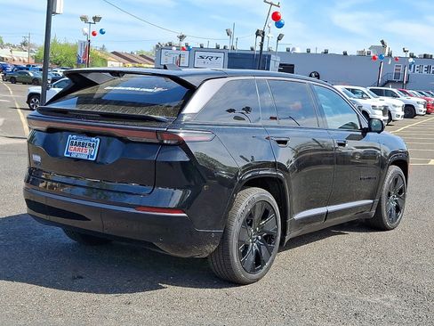 Certified 2024 Jeep Wagoneer Launch Edition image 6