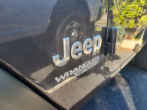 Used 2020 Jeep Wrangler Sport image 9
