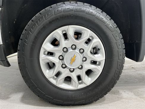 Used 2023 Chevrolet Silverado 3500 LT image 10