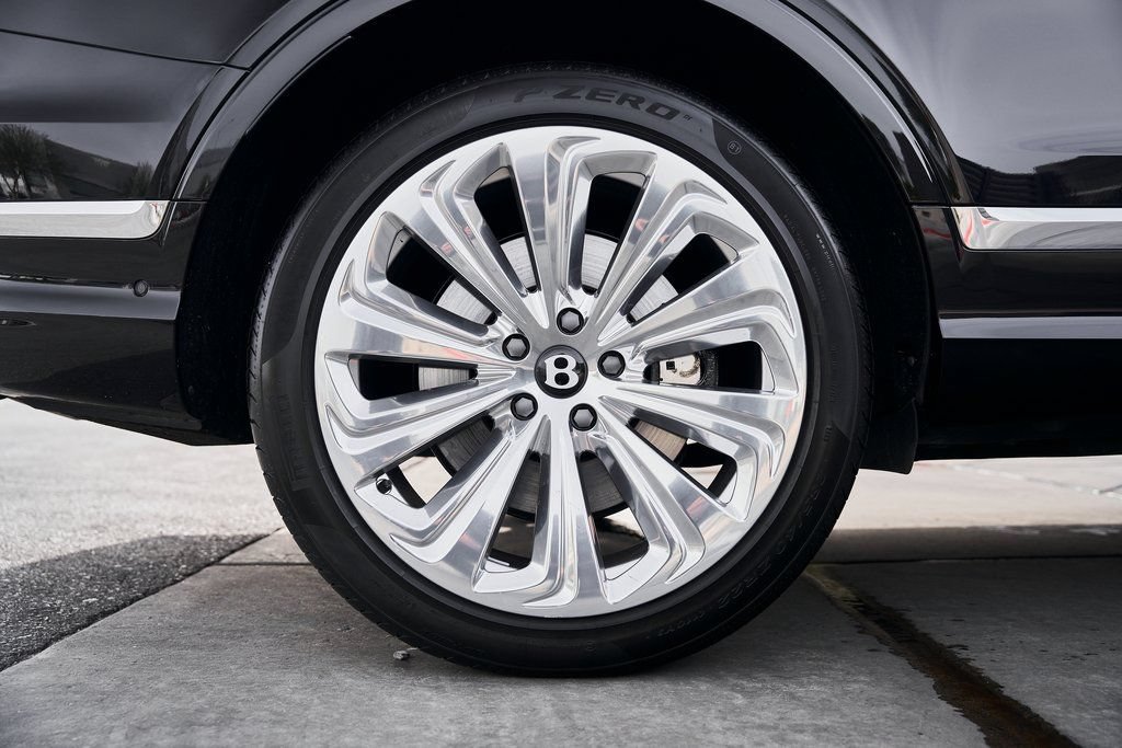 Used 2023 Bentley Bentayga Extended Wheelbase AWD/4WD image 20