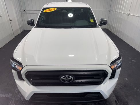 Used 2025 Toyota Tacoma SR image 5