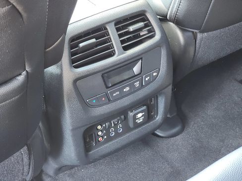 Used 2016 Honda Pilot Touring image 18