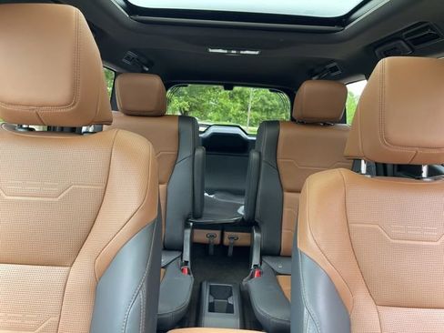 Used 2024 Lexus GX 550 w/ Accessory Package (31) AWD/4WD image 36