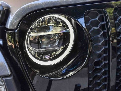 Used 2022 Jeep Gladiator Willys image 8