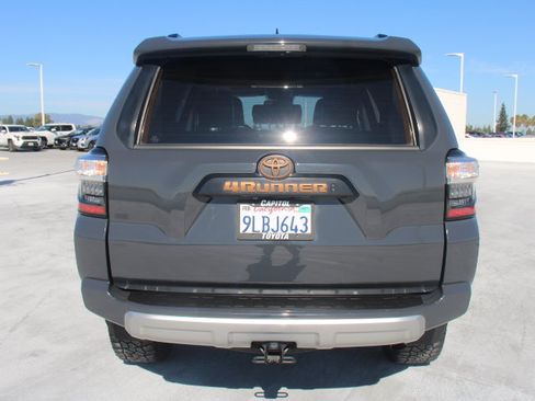 Certified 2024 Toyota 4Runner TRD Off-Road Premium w/ Moonroof Package AWD/4WD image 4
