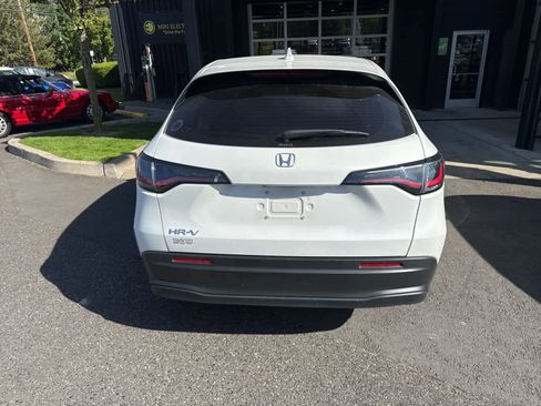 Used 2023 Honda HR-V LX image 5