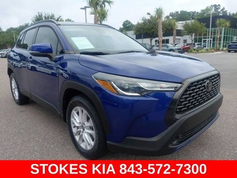 Used 2022 Toyota Corolla Cross LE FWD image 3