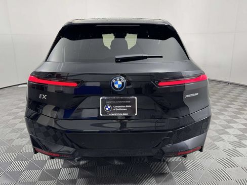 Used 2024 BMW iX xDrive50 w/ Premium Package AWD/4WD image 9