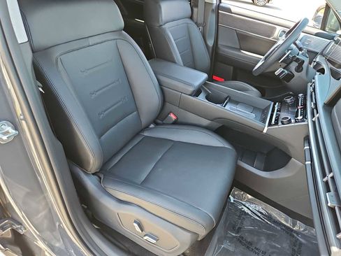Used 2025 Hyundai Santa Fe Limited AWD/4WD image 21