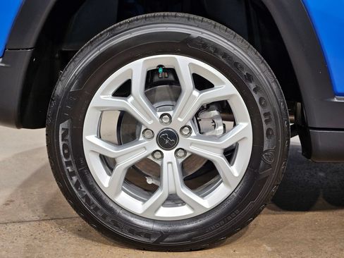 Used 2025 Jeep Compass Sport AWD/4WD image 17