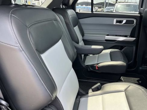 Used 2023 Ford Explorer XLT w/ Equipment Group 202A AWD/4WD image 27
