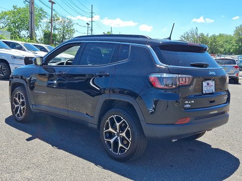 Used 2025 Jeep Compass Limited AWD/4WD image 5