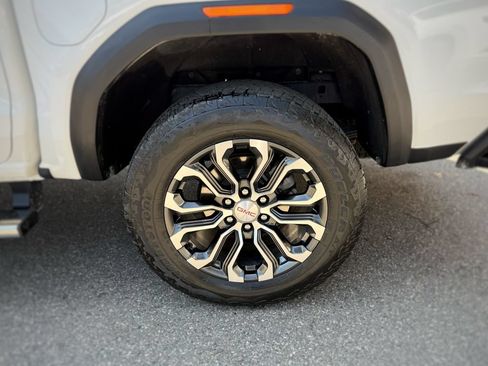 Used 2024 GMC Canyon Denali AWD/4WD image 16