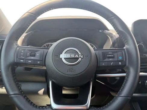 Used 2025 Nissan Pathfinder SL w/ Black Appearance Package AWD/4WD image 15