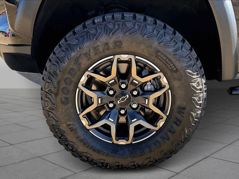 Used 2024 Chevrolet Colorado ZR2 w/ ZR2 Convenience Package III image 12