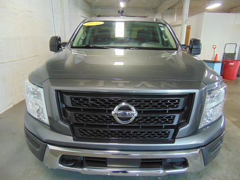 Used 2021 Nissan Titan SV w/ SV Convenience Package AWD/4WD image 3