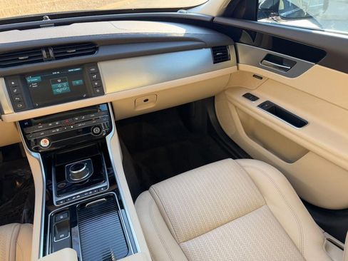 Used 2018 Jaguar XF Prestige image 15
