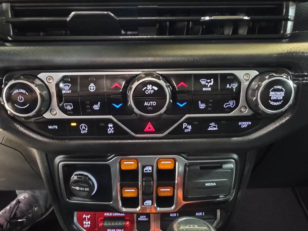 Certified 2024 Jeep Gladiator Mojave w/ Technology Group AWD/4WD image 25