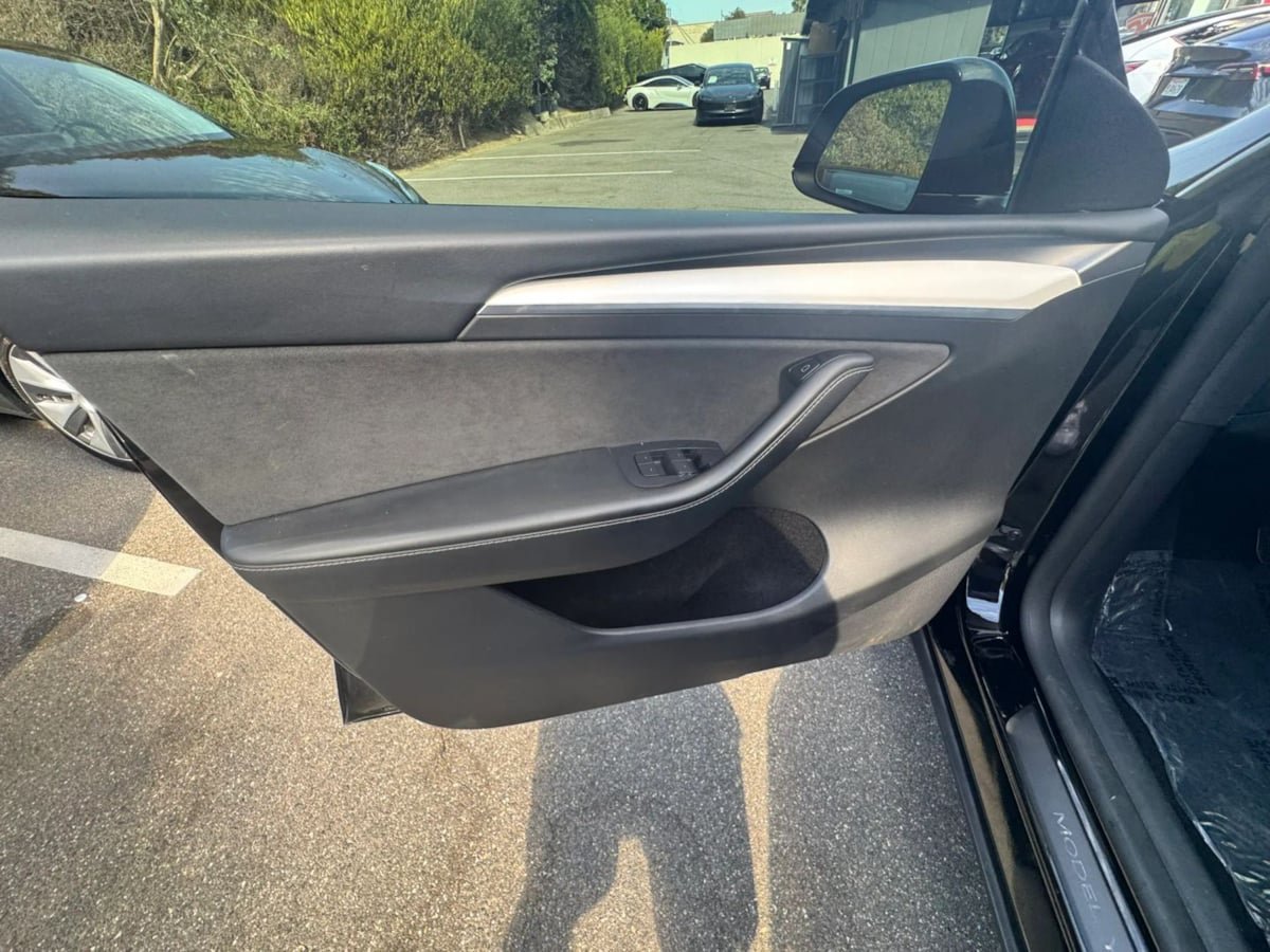 Used 2025 Tesla Model Y Long Range RWD image 27